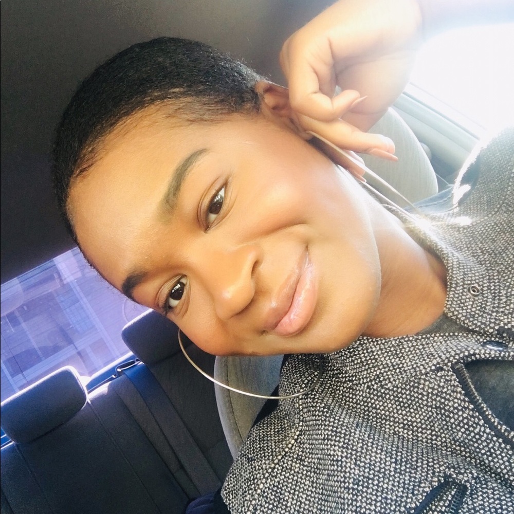 Meet your Posher, Victoria